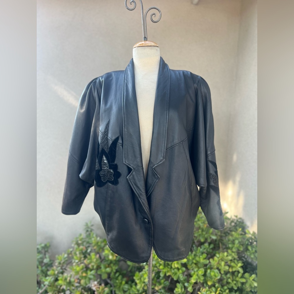 Vintage 80s oversize leather black jacket pockets lined Sz M.